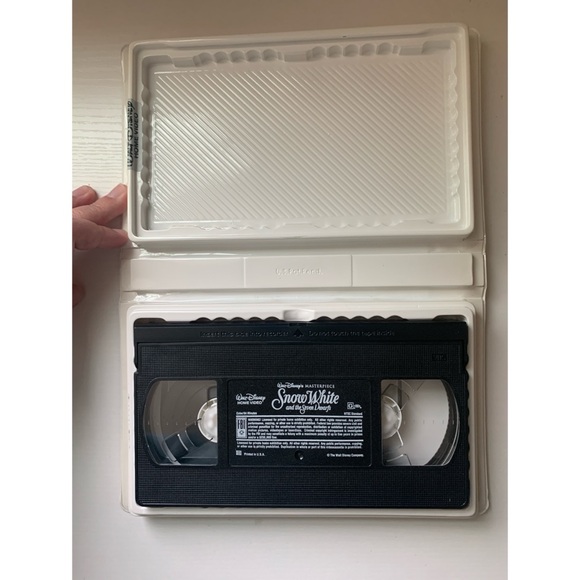 Disney Snow White VHS - Picture 4 of 4
